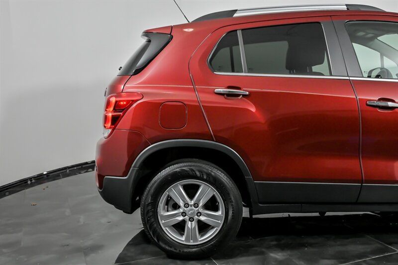 Used 2020 Chevrolet Trax LT AWD/4WD image 11