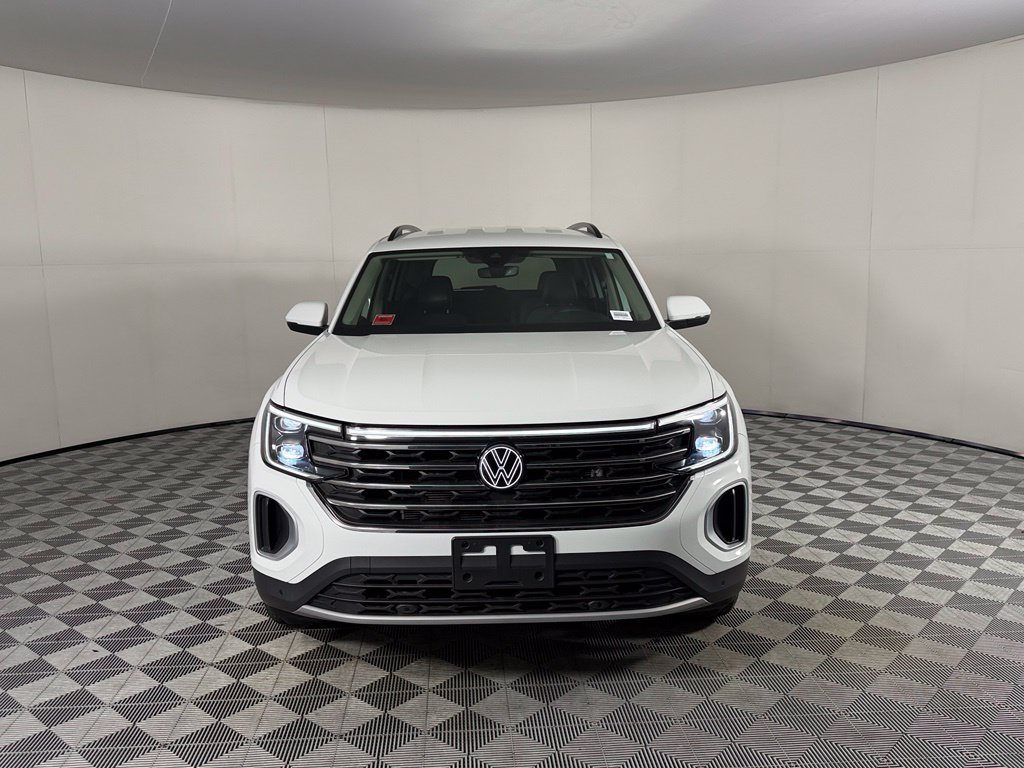 Used 2024 Volkswagen Atlas SE w/ Black Wheel Package FWD image 2