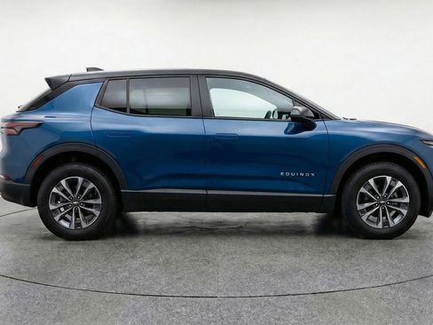 Used 2025 Chevrolet Equinox LT image 11