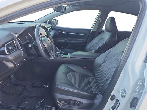 Used 2022 Toyota Camry SE image 9