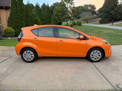 Used 2016 Toyota Prius C One FWD image 5