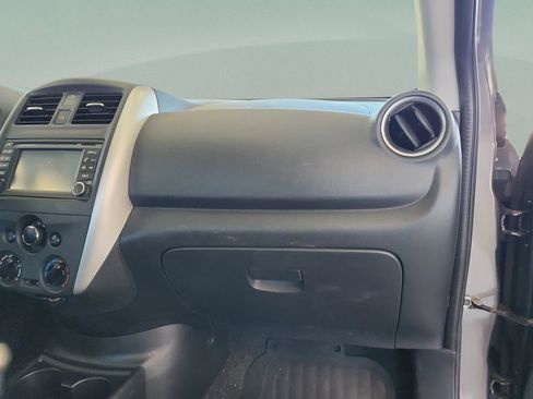 Used 2015 Nissan Versa SV w/ SV Tech Package image 19