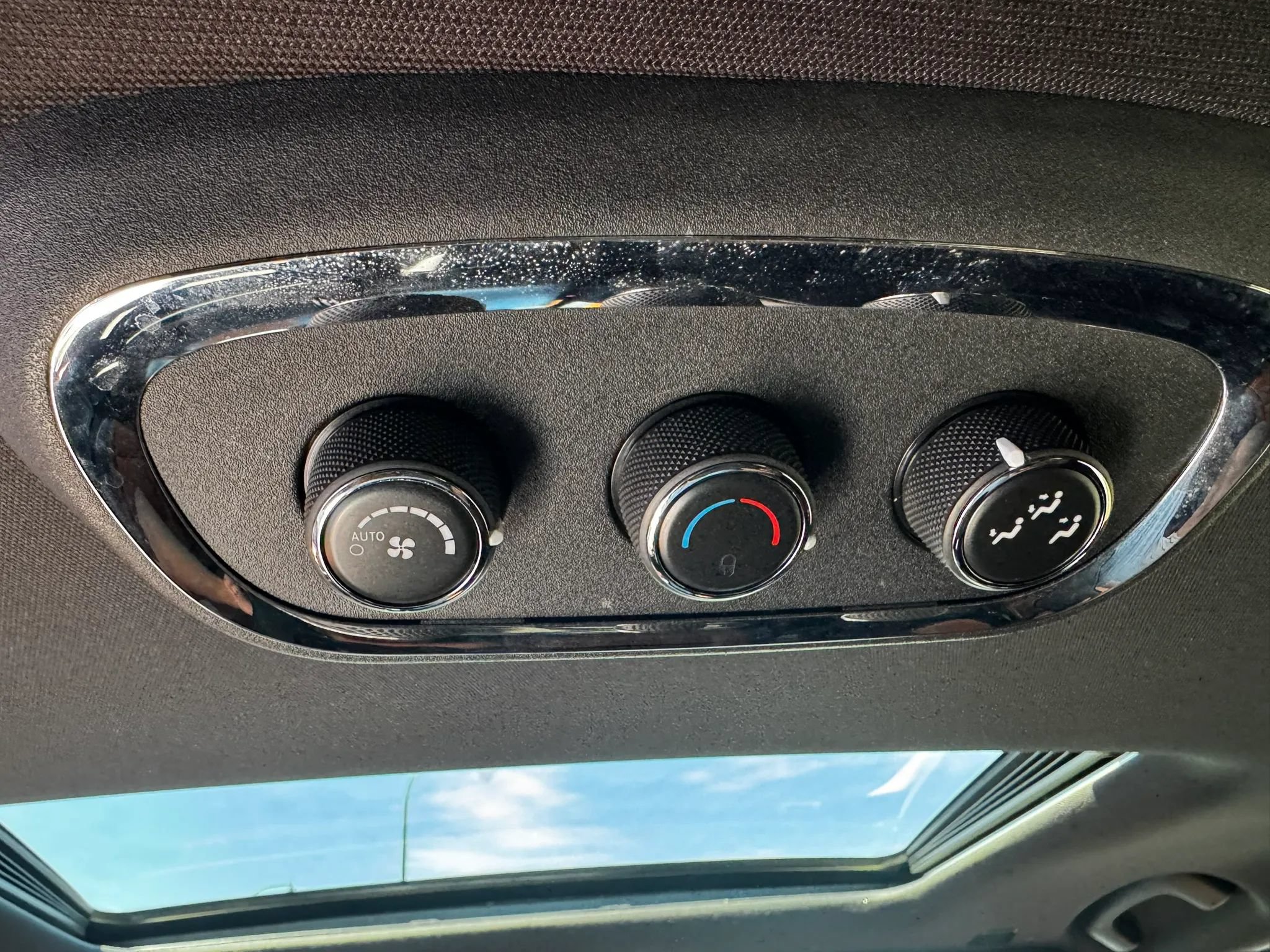Used 2019 Dodge Durango R/T w/ Blacktop Package AWD/4WD image 23