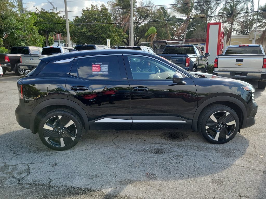 Certified 2025 Nissan Kicks SR FWD image 9