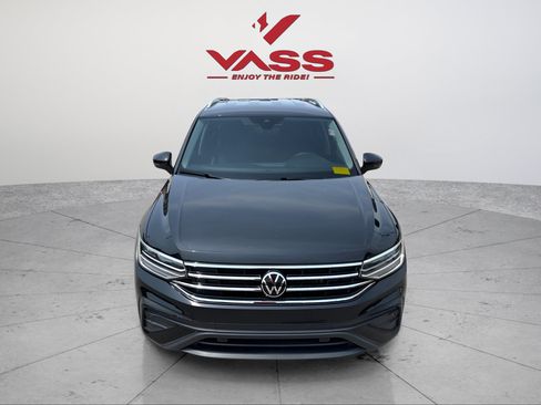 Used 2024 Volkswagen Tiguan SE FWD image 8
