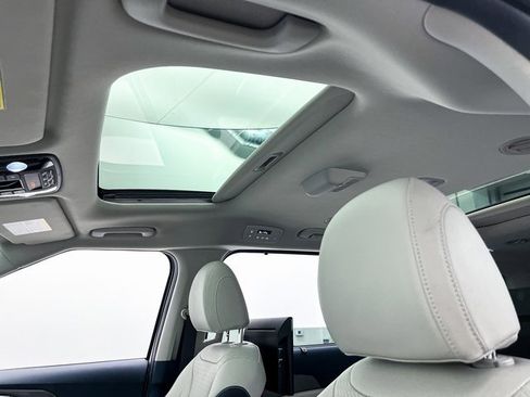 Used 2025 Kia Carnival SX Prestige image 5