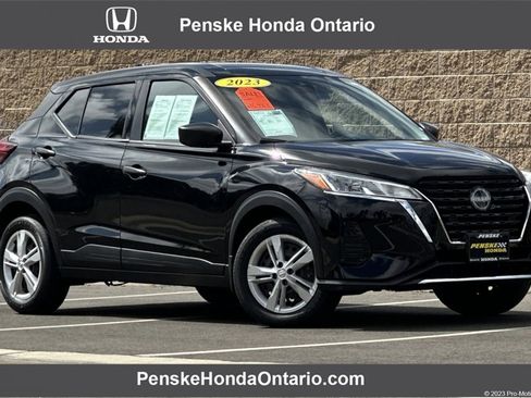 Used 2023 Nissan Kicks S image 1