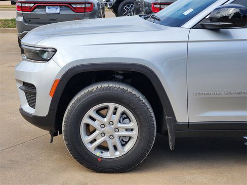 New 2025 Jeep Grand Cherokee Laredo w/ MOPAR Finishing Package image 6