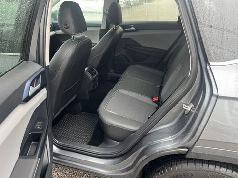 Used 2024 Volkswagen Taos SE w/ Panoramic Sunroof Package AWD/4WD image 13