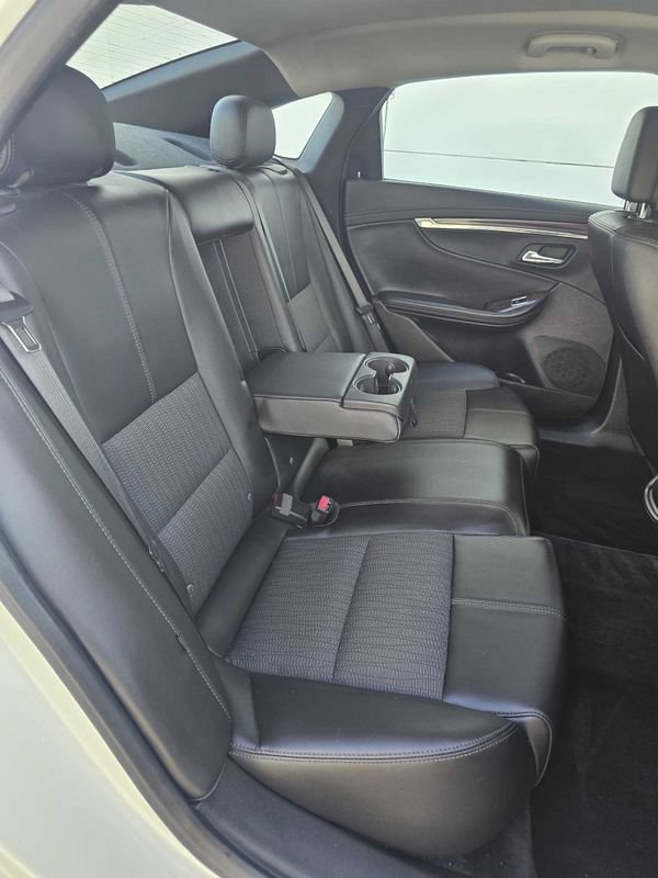 Used 2014 Chevrolet Impala LT w/ Convenience Package FWD image 17