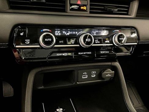 Used 2025 Honda Pilot Touring image 37