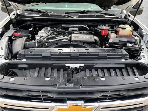 Used 2024 Chevrolet Silverado 2500 LT AWD/4WD image 11