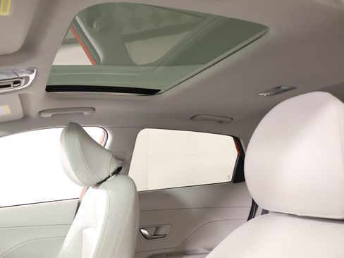 Used 2024 Hyundai Kona Limited image 15