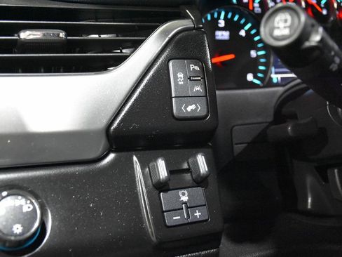 Used 2016 Chevrolet Suburban LT RWD image 14