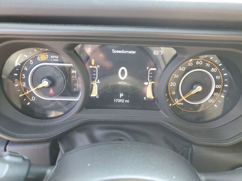 Used 2024 Jeep Wrangler Unlimited Rubicon image 13