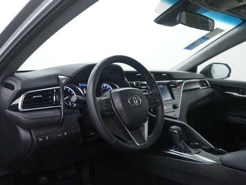Used 2018 Toyota Camry SE image 16