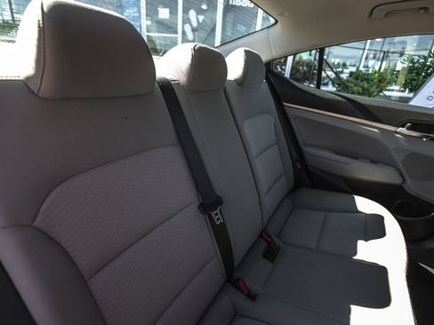 Used 2020 Hyundai Elantra SE FWD image 27