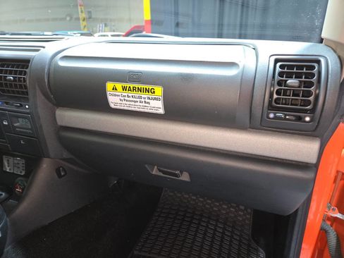 Used 2004 Land Rover Discovery S image 70