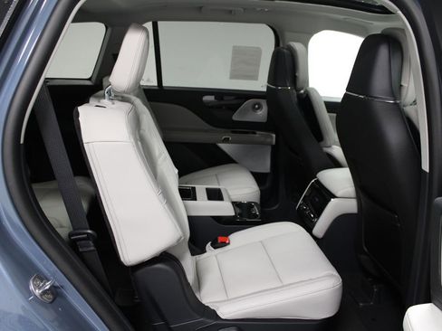 New 2026 Lincoln Aviator Reserve image 32