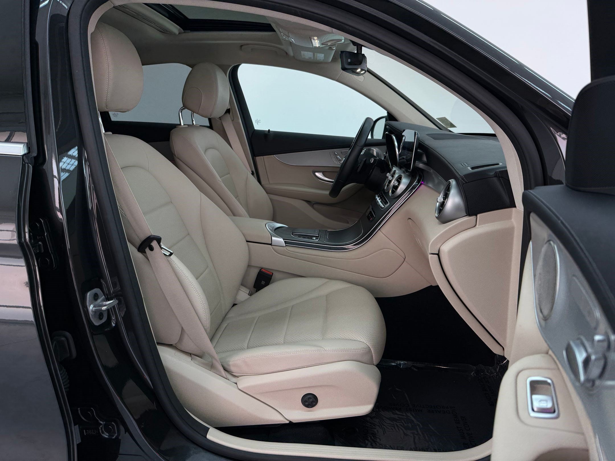 Used 2023 Mercedes-Benz GLC 300 4MATIC Coupe image 23