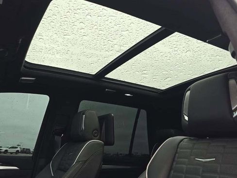 Used 2025 Cadillac Escalade V w/ LPO, ONYX Package image 10