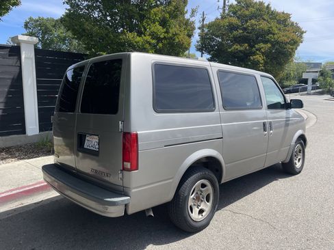 Used 2003 Chevrolet Astro RWD image 8