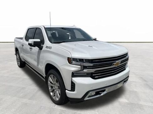 Used 2019 Chevrolet Silverado 1500 High Country w/ Technology Package AWD/4WD image 2