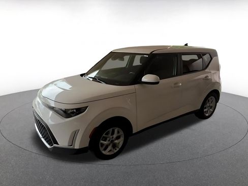 Used 2025 Kia Soul LX w/ LX Technology Package image 8