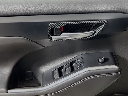 Used 2020 Toyota Highlander XLE FWD image 17