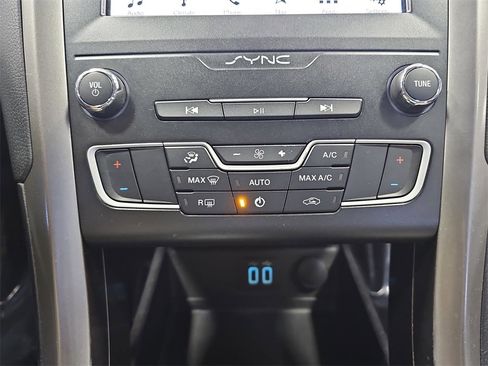 Used 2019 Ford Fusion SE w/ Equipment Group 151A image 22