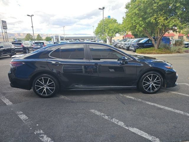 Used 2021 Toyota Camry SE AWD/4WD image 4