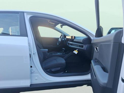 New 2025 Kia K4 LXS image 13