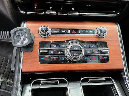 Used 2021 Lincoln Aviator Reserve w/ Elements Package Plus AWD/4WD image 18
