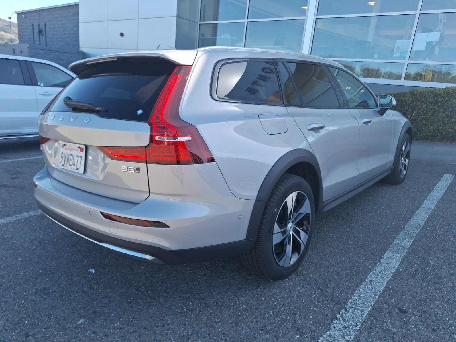 Used 2025 Volvo V60 B5 Cross Country Plus AWD/4WD image 7