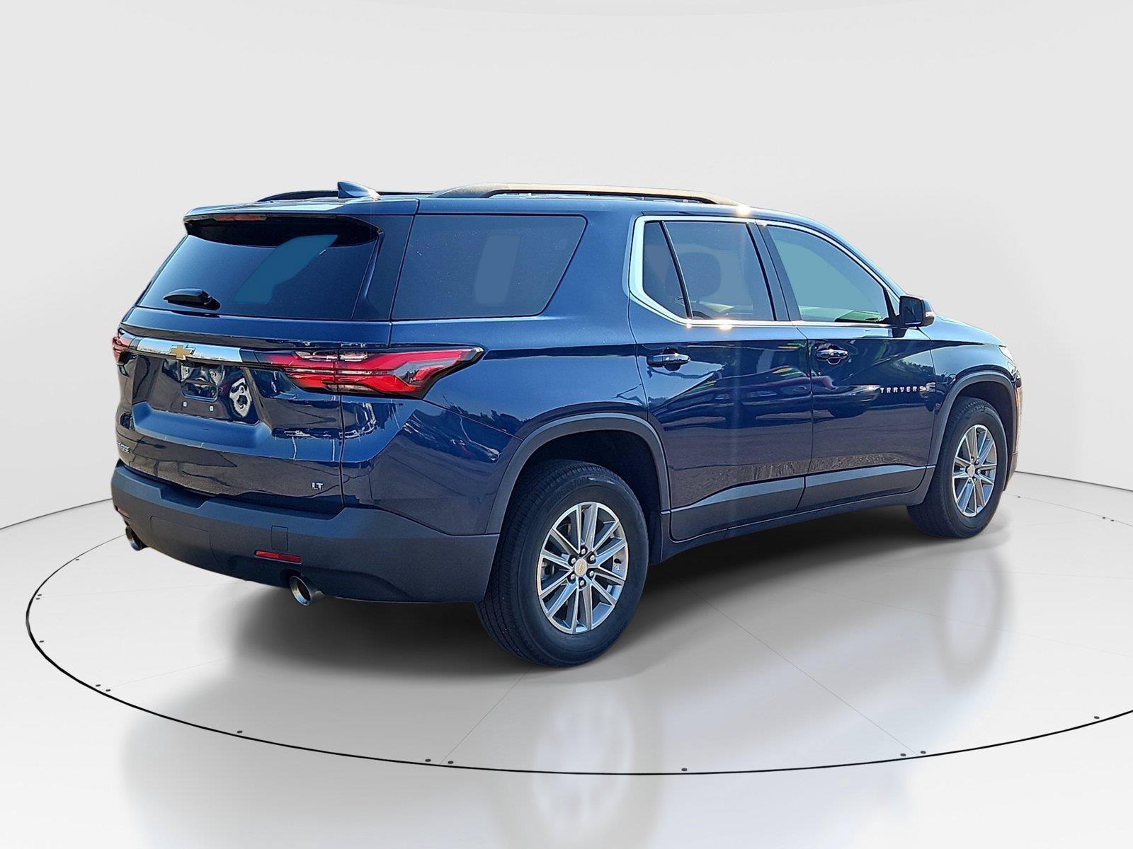 Used 2023 Chevrolet Traverse LT FWD image 4
