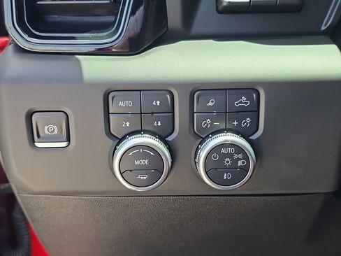 Used 2025 GMC Sierra 1500 AT4 w/ AT4 Premium Package AWD/4WD image 24