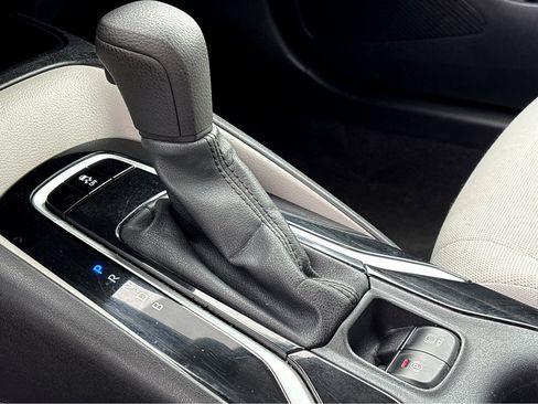 Used 2021 Toyota Corolla LE image 15