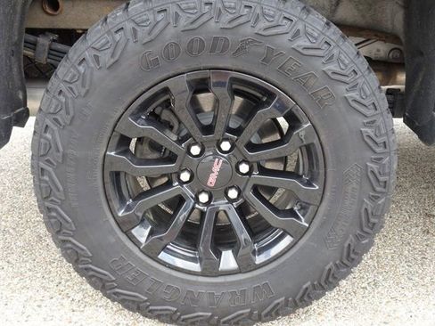 Used 2023 GMC Sierra 1500 AT4X AWD/4WD image 32