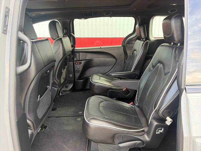 Used 2025 Chrysler Pacifica Limited FWD image 41
