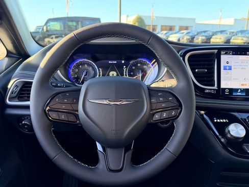 New 2026 Chrysler Pacifica Select w/ S Appearance Package FWD image 29