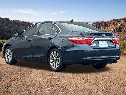 Used 2016 Toyota Camry XLE w/ Moonroof Package FWD image 5