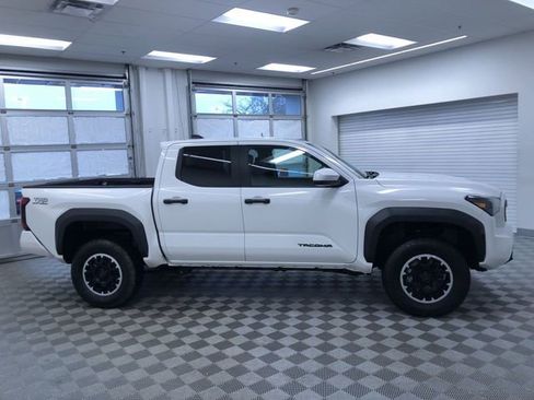 Used 2024 Toyota Tacoma TRD Off-Road image 7