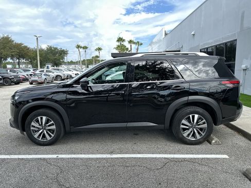 Used 2025 Nissan Pathfinder SL AWD/4WD image 5