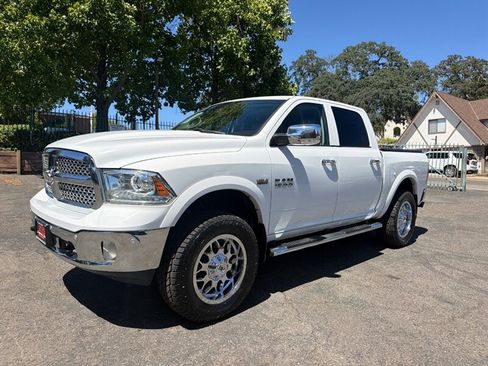 Used 2018 RAM 1500 Laramie w/ Convenience Group AWD/4WD image 2