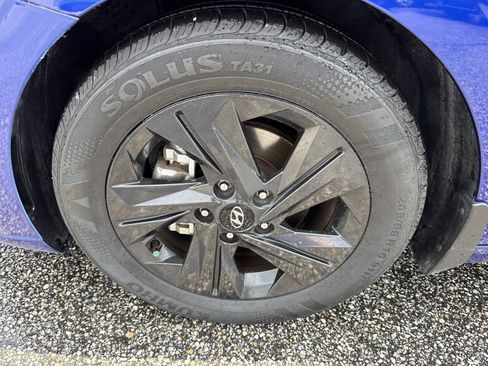 Used 2022 Hyundai Elantra SEL w/ Convenience Package FWD image 10