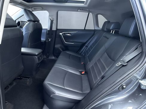 Used 2019 Toyota RAV4 Limited image 40
