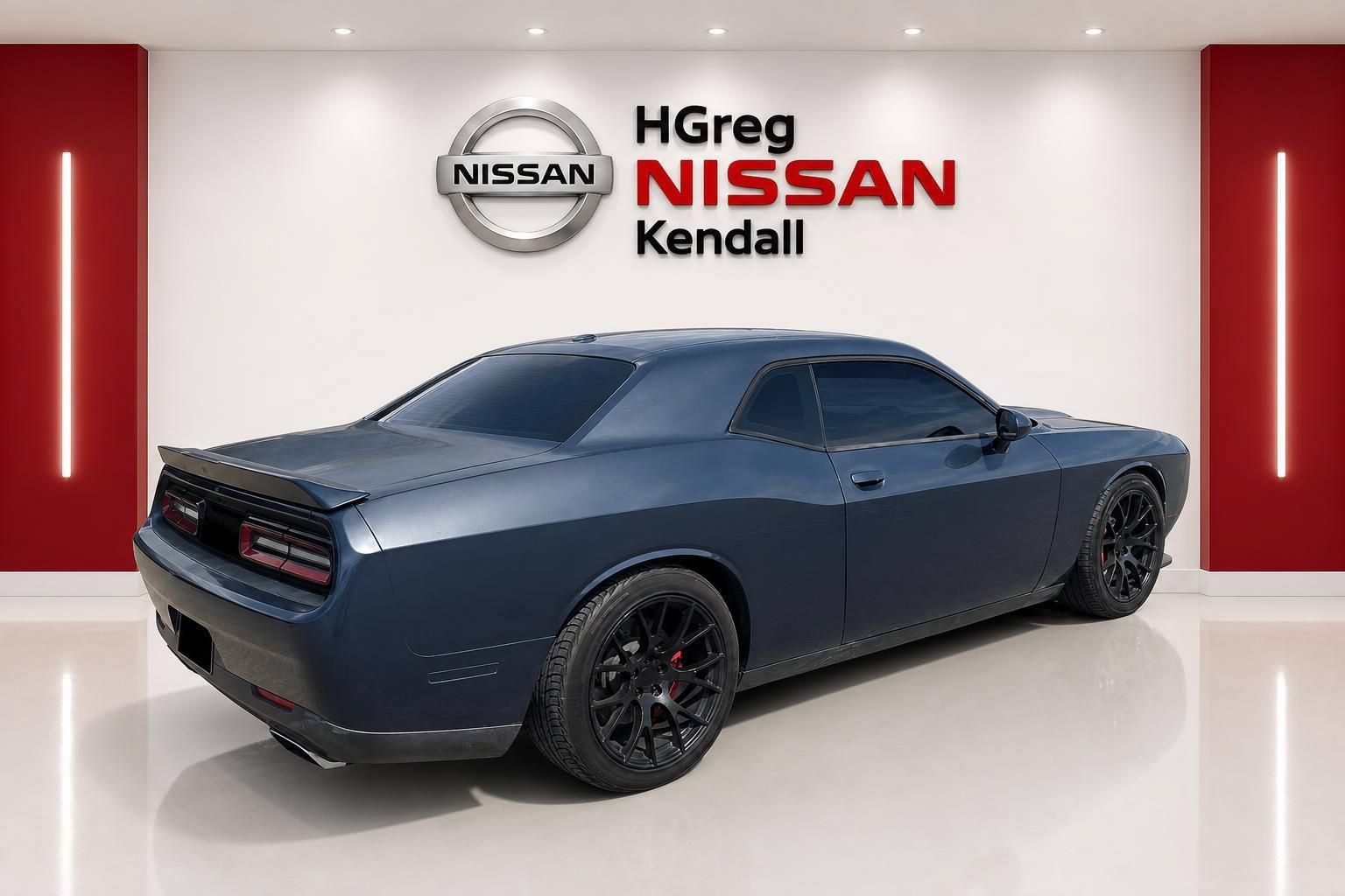 Used 2016 Dodge Challenger SRT w/ Technology Group RWD image 4