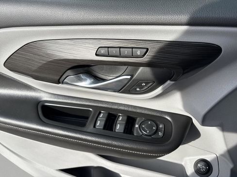 Used 2022 GMC Terrain SLT w/ Infotainment Package II image 17