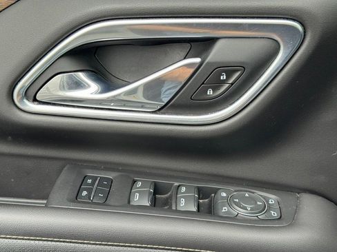 Used 2021 Chevrolet Tahoe Premier w/ Premium Package image 28