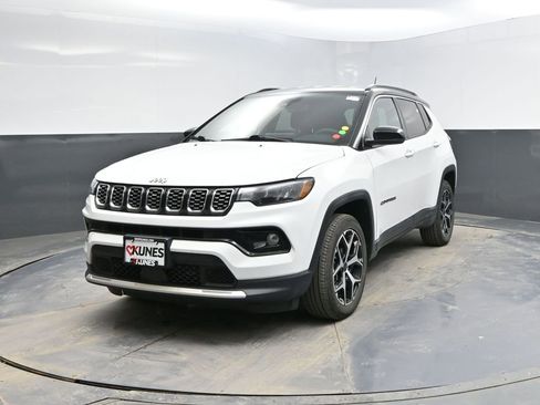 Used 2025 Jeep Compass Limited image 3